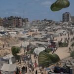 IDF: Avioni više zemalja izbacili 80 paleta humanitarne pomoći u Pojas Gaze