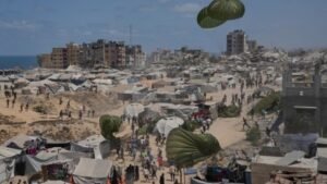 IDF: Avioni više zemalja izbacili 80 paleta humanitarne pomoći u Pojas Gaze