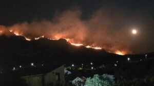 U Crnoj Gori požari ne jenjavaju, tokom noći gorjelo na više lokacija u Podgorici, Piperi bez vode i struje