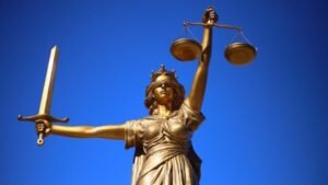 Veće plate za sve u upravi i pravosuđu