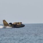 Kanader iz Hrvatske gasi požar iznad Čanja i Buljarice, stigla pomoć iz Italije