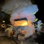 Vozilo potpuno uništeno u požaru na putu Slijepač most -Tomaševo