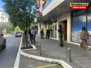 FOTO/VIDEO Policija opkolila zgradu u kojoj živi Aco Đukanović