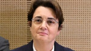 Direktorka Luvra podnijela ostavku poslije smjele pljačke nakita u tom zdanju