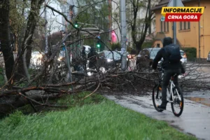 Nevreme napravilo haos u Hrvatskoj: U Zagrebu povređeno nekoliko osoba, vetar obarao drveće i semafore