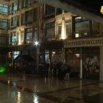 Građani ispred Filozofskog fakulteta: Cveće i sveće za studentkinju koja je sinoć stradala