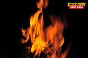 Tri automobila oštećena u požaru u Bijelom Polju