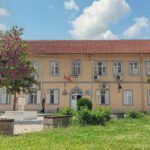 Najslabije plaćeni, uprkos naučnim zvanjima: Ustavni sud odlučiće da li su muzejske savjetnice i drugi dikriminisani