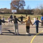 Umjesto uz telefone, djeca u Kučima slobodno vrijeme provode pomažući u kućnim poslovima