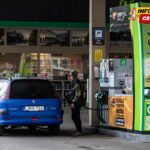 Tagesšpigel: Orban uoči izbora ne može da dozvoli poskupljenja, vozači iz Njemačke kupuju gorivo u Poljskoj…