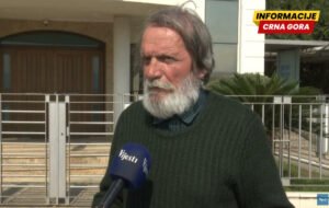Podgoričanin danima štrajkuje glađu ispred Ambasade Slovenije, traži odštetu