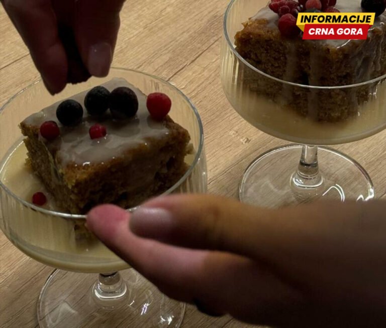 Kolač od urmi sa kremastim prelivom od bijele čokolade