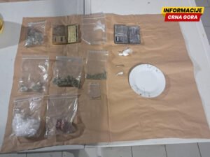 UP: Uhapšene dvije osobe u Podgorici, pronađeni kokain, marihuana, drobilice i kese za pakovanje