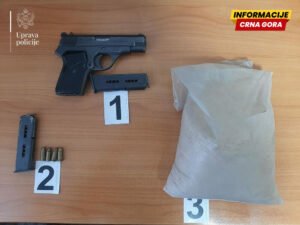 UP: Identifikovane dvije osobe koje su prilikom pregleda vozila pobjegle, oduzeti oružje, municija, eksploziv, auto…