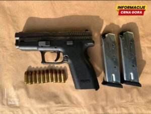 Policija oduzela tri komada vatrenog oružja, municiju i drogu