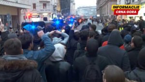 Incidenti ispred Rektorata i na Trgu Republike u Beogradu, manji sukobi policije i demonstranata