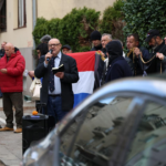 Keleminec i ekipa prosvjedovali ispred Milanovićeva doma. Prema njima poletjelo jaje