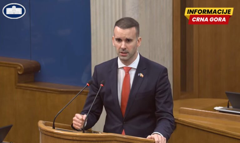 Niske uvrede na Premijerskom satu: “Lažovi”, “pudlice”…; Spajić: DPS koči put u EU zbog interesa Rusije; Nikolić: Za ozbiljnu debatu treba ozbiljan premijer