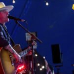 Kifer Saterlend singlom “Simpler Time” najavio studijski album “Grey”