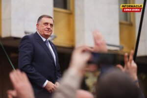 VIDEO Stanivuković odbio da stane pored Dodika: “Ajmo gradonačelniče, nemoj za*ebavati”