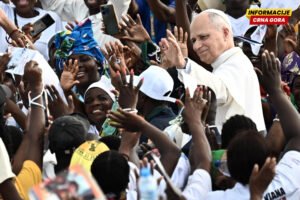 Papa u Angoli osudio pošast korupcije pred 100.000 vjernika
