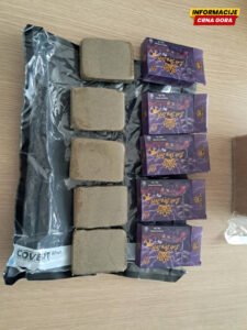 FOTO: Stigao poštom: Zaplijenjeno pola kilograma hašiša, uhapšen mladić