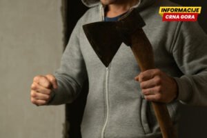 Bjelopoljac sugrađaninu prepriječio put, pa sjekirom polomio…