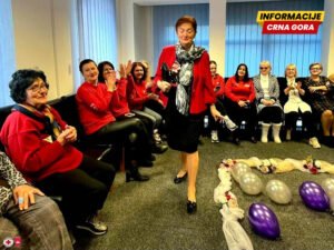 Modna revija u Bijelom Polju okupila korisnike Kluba starijih...