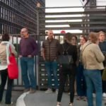 Zaposleni na N1 se okupili ispred zgrade kako bi izrazili…