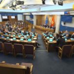 Skupština neće raspravljati o predlogu DNP da trobojka bude narodna zastava