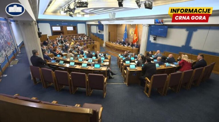 Knežević: Trobojka smeta onima koji bi da zaboravimo...