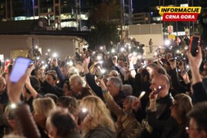 Skup podrške N1 u Beogradu: Građani i novinari se okupili ispred…