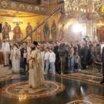 Spajić i Mandić na Vaskršnjoj liturgiji u Hramu Hristovog…