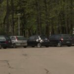 Centar Nikšića prebukiran parkiranim vozilima, na ulicama zastoji…