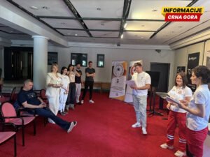 Zaposleni u CNP-u prošli edukaciju o korišćenju defibrilatora