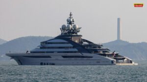 Ruska superjahta prozujala kroz Ormuski moreuz uprkos blokadi