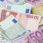 Evropska unija je donijela odluku o alokaciji značajnih finansijskih sredstava Ukrajini, u iznosu od 1,4 milijarde eura. Ova značajna suma novca potiče isključivo od prihoda ostvarenih od kamata na rusku državnu imovinu koja je zamrznuta u okviru sankcija nametnutih Ruskoj Federaciji zbog njene agresije na Ukrajinu. Ova finansijska injekcija predstavlja vitalnu podršku Kijevu u trenucima kada se suočava sa neprestanim izazovima rata.