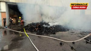 Požar na magacinu u krugu KAP-a stavljen pod kontrolu, vatrogasci će dežurati u toku noći