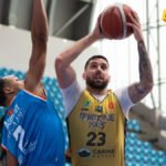 Sutjeska i Mornar u plej ofu