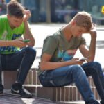 Velika Britanija zabranjuje “pametne telefone” u školama