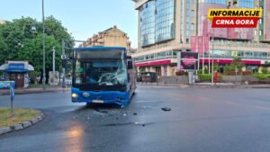 Podgorica: Sudar gradskog autobusa i automobila, tri osobe se javile u Urgentni