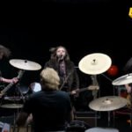 Mahkey kreće u novi album. Stigao je sjajan grunge singl “Adžaga Dim”