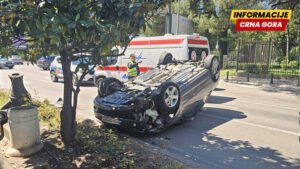 Automobil završio na krovu, nema povrijeđenih