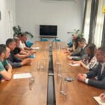 Mujović sa mještanima Botuna: Renoviranje škole prioritet, izgradnju puteva će preuzeti država