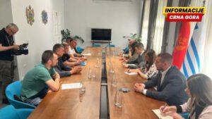 Mujović sa mještanima Botuna: Renoviranje škole prioritet, izgradnju puteva će preuzeti država