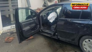 Golf 5 se zakucao u kafanu kod Ribarevina