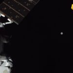 Zemlja sve dalja, Mjesec sve bliži