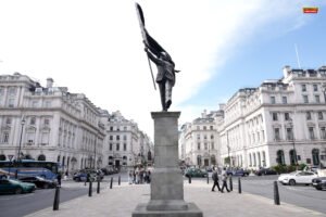 Kako je Benksi postavio statuu u centru Londona
