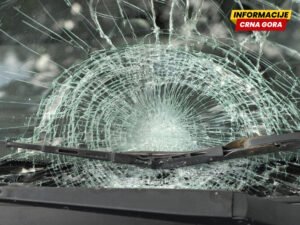 Tri osobe, od čega dvoje djece, povrijeđene u prevrtanju automobila u Ravnoj Rijeci