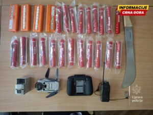 Policija: Spriječeno djelovanje navijačkih grupa u Nikšiću, oduzete baklje, dron, hladno oružje, vozila…